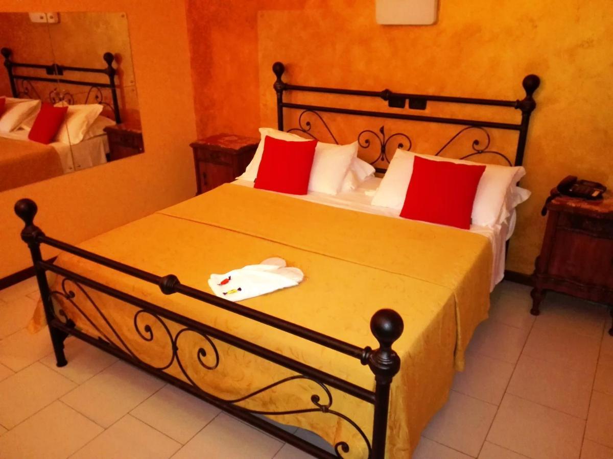 Hotel Motel Est Peschiera Borromeo Exterior photo